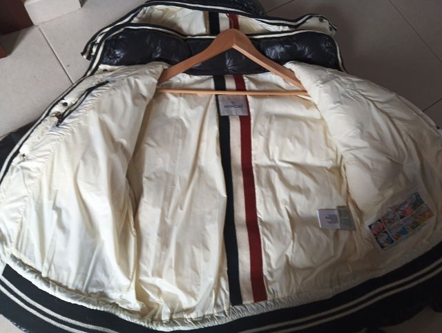 Cazadora Moncler Negra Sin Estrenar