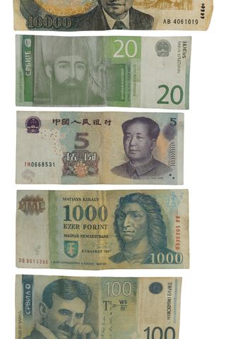 Lote monedas(2,5 kg) y billetes internacionales