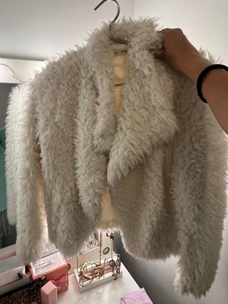 Chaqueta peluda blanca MANGO Talla L (es de niña)