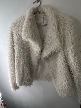 Chaqueta peluda blanca MANGO Talla L (es de niña)