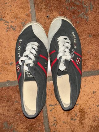 Zapatillas Kawasaki Negras y Rojas