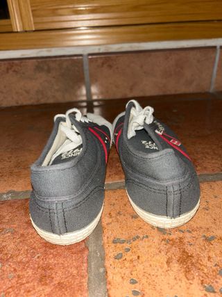 Zapatillas Kawasaki Negras y Rojas