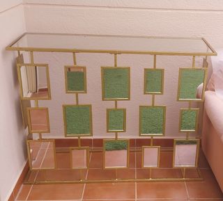 Mesa consola dorada con espejo y cristal