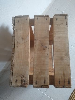 Mesita auxiliar de madera y cristal