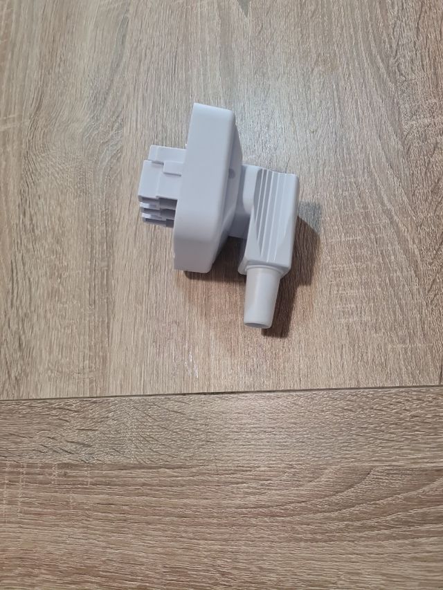 Enchufe y toma corriente trifásico