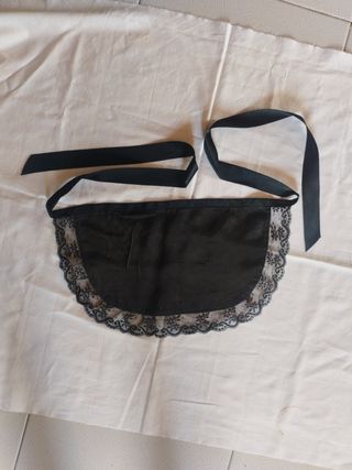 Delantal de encaje para niña