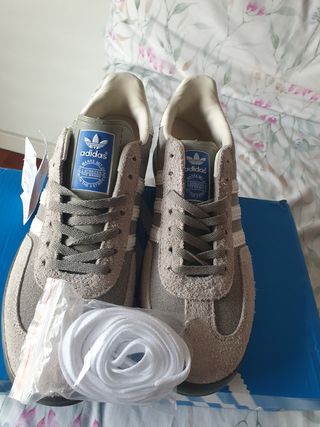 Adidas Zapatillas Grises y Blancas