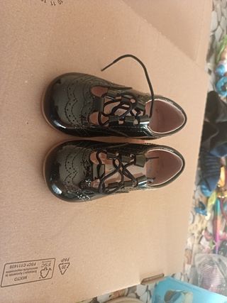 Zapatos charol niño