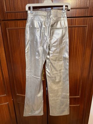 Pantalón cuero plateado