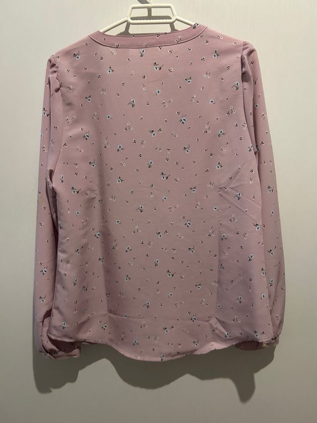 Blusa Levi's floral rosa talla S