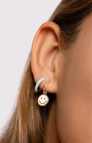 Pendientes Aro Smiley Dorados y Blancos