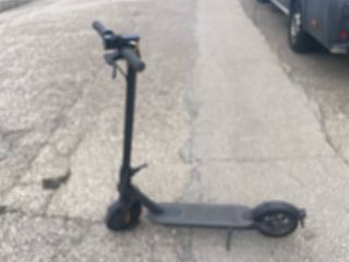 Patinete eléctrico negro