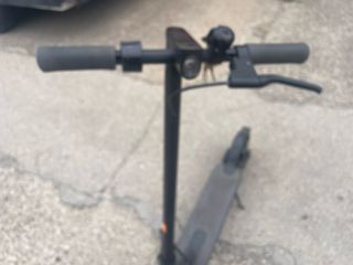 Patinete eléctrico negro