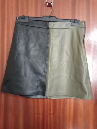 Falda de cuero sintético bicolor