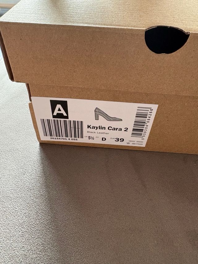 Zapatos de tacón de piel negros.