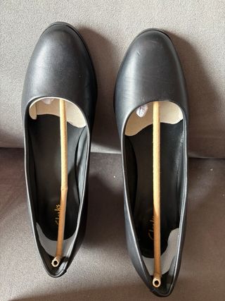 Zapatos de tacón de piel negros. 