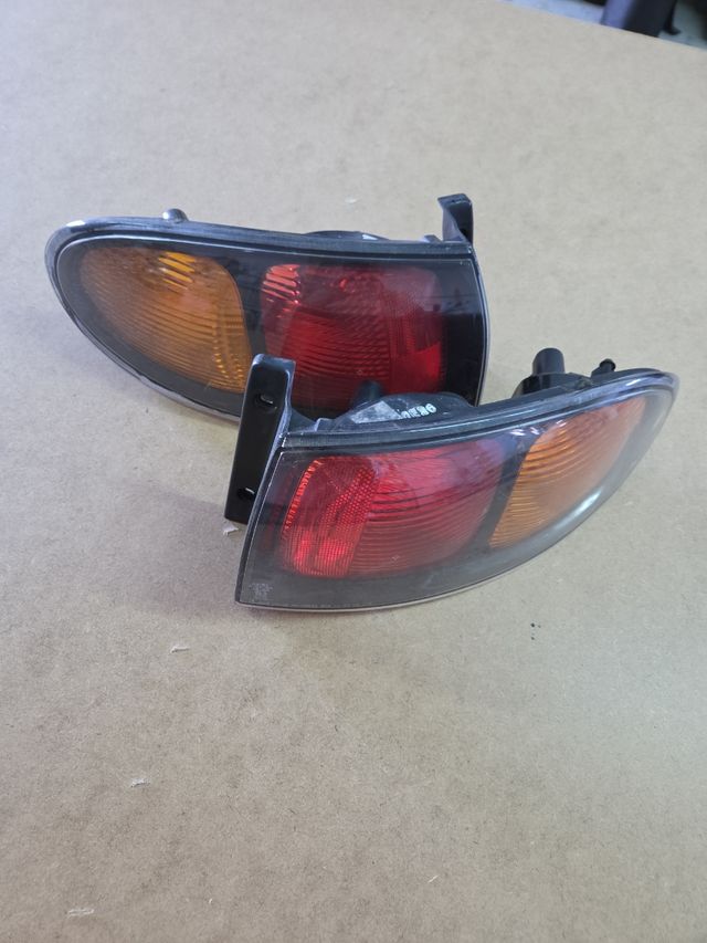 Pilotos traseros coche.