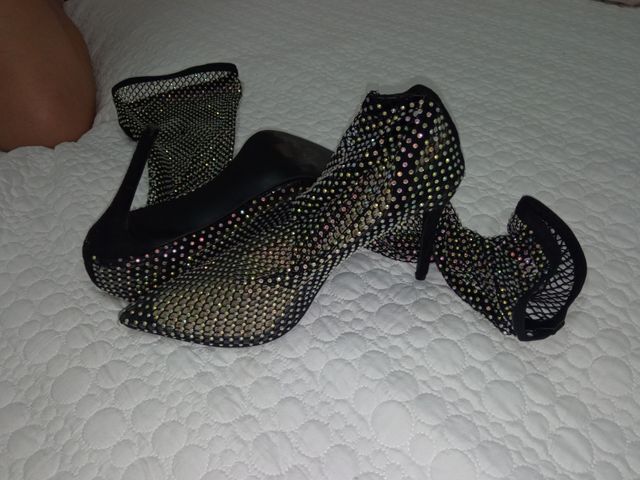 Tacones de mujer con pedrería