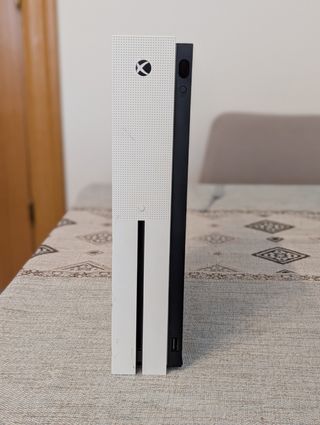 Xbox One S 1TB + 2 mandos