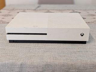 Xbox One S 1TB + 2 mandos