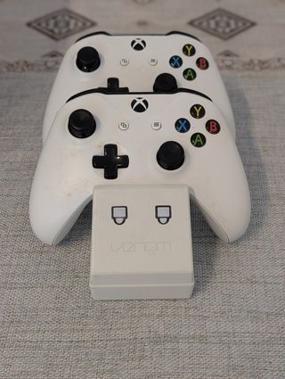 Xbox One S 1TB + 2 mandos