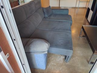 Sofá cama gris de tela