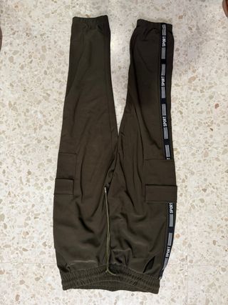 Pantalones SikSilk Rojos Talla M
Ropa por lote