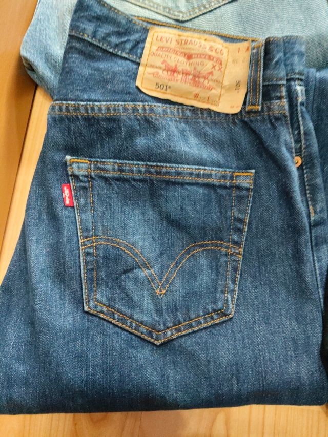 Pantalones Levi's 501 Azules y Negros