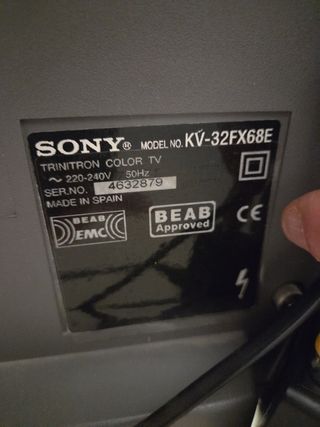 Televisor Sony Trinitron 32" con mesa original
