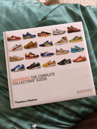 洋書 sneaker the conplete corectors guide Sneakers: The Complete Collectors' Guide: Unorthodox Styles