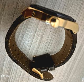 Reloj Guess Dorado y Negro