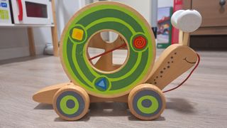 Caracol de arrastre Hape de madera