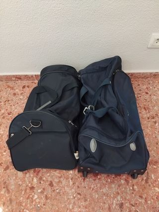 2 Bolsas de viaje azul y negro
Lote 