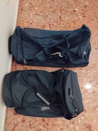 2 Bolsas de viaje azul y negro
Lote 