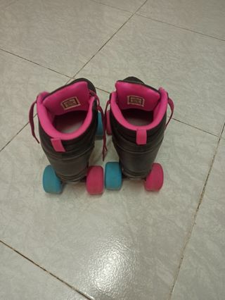 Patines de ruedas en paralelo niña rosa y negro