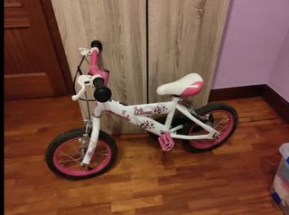 Bicicleta infantil rosa y blanca