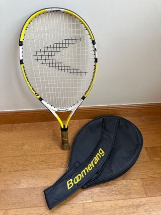 Raqueta Boomerang JR 21 con funda.