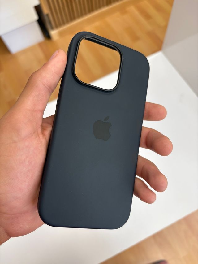 Funda iPhone 16 Pro MagSafe Negra