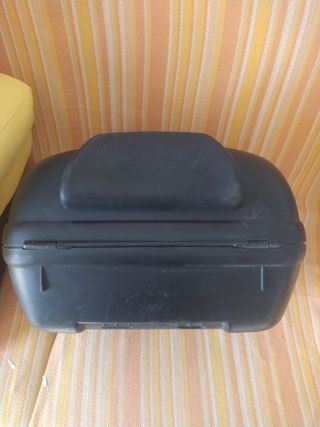 Baúl Moto Yamaha Negro y Rojo