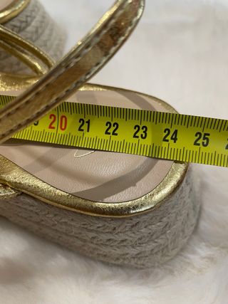 Sandalias Sfera doradas número 38 * SOLO ENVÍOS *