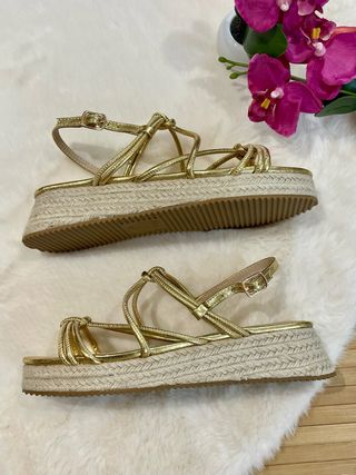 Sandalias Sfera doradas número 38 * SOLO ENVÍOS *