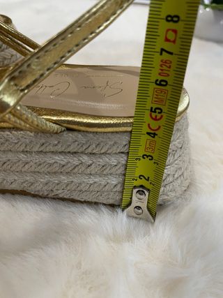 Sandalias Sfera doradas número 38 * SOLO ENVÍOS *