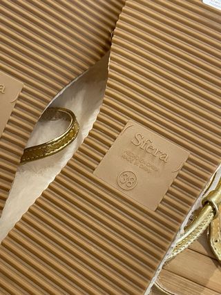 Sandalias Sfera doradas número 38 * SOLO ENVÍOS *