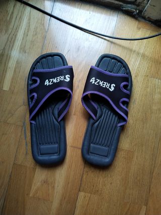Chanclas Frenzy Negras y Moradas