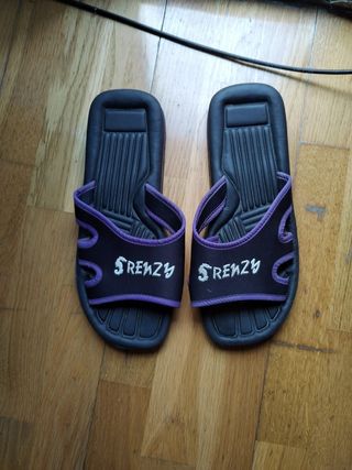 Chanclas Frenzy Negras y Moradas
