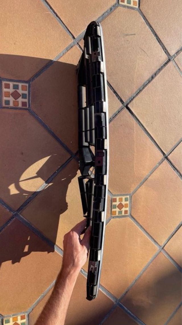 Insignia y barracromada Mercedes-Benz Clase A 2003