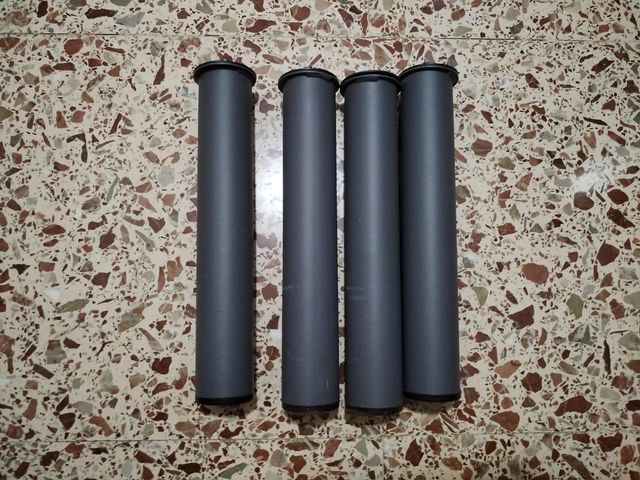 Patas de cama grises (Set de 4).