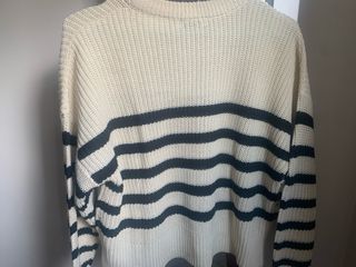 Jersey Stradivarius rayas beige y negro.