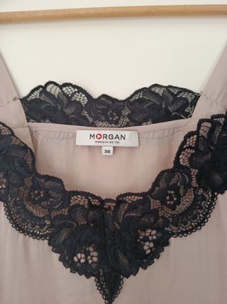 Top lencero rosa con encaje negro