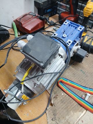 Motor trifásico puerta enrollable con freno